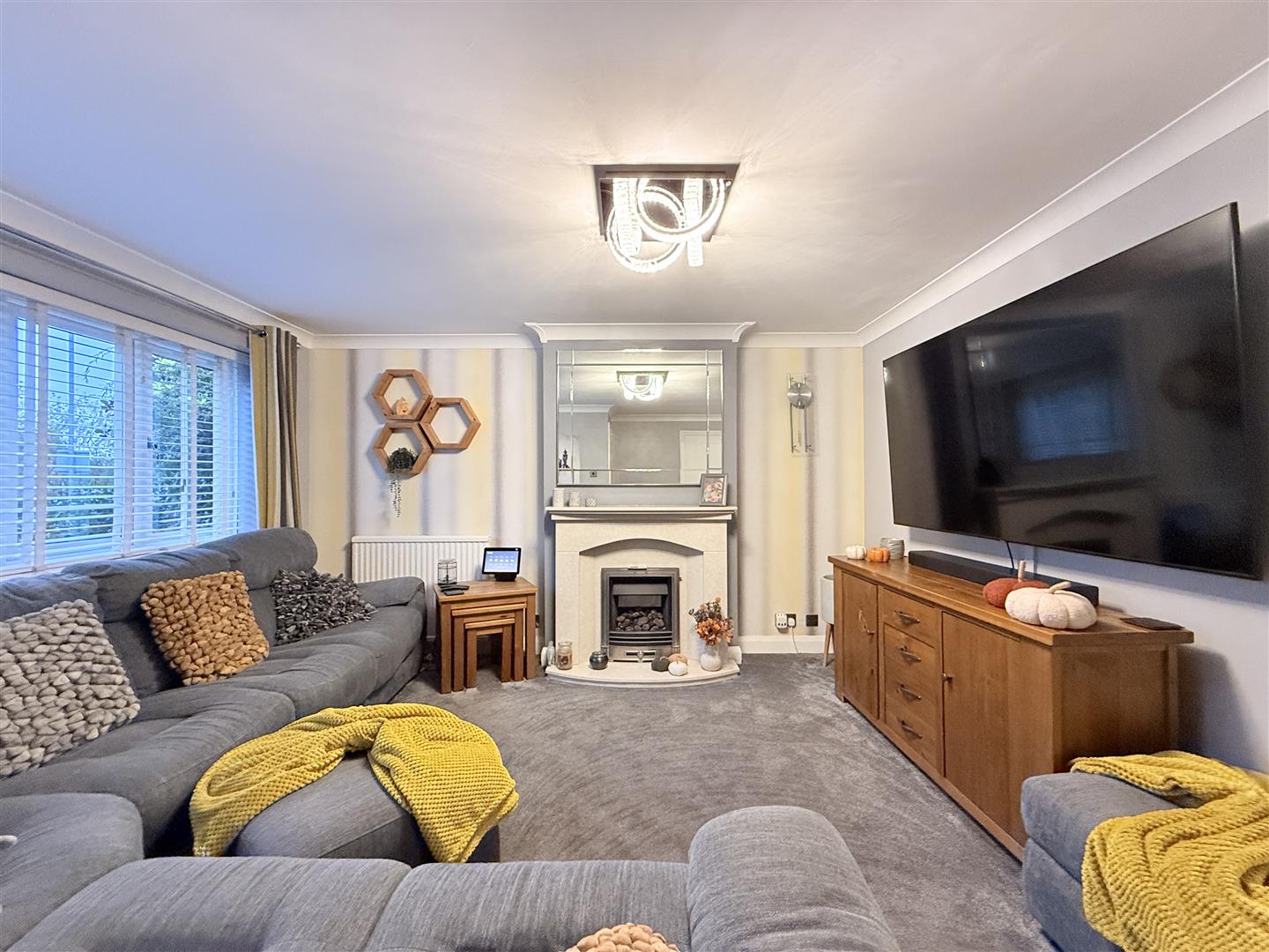 3 bed house - detached in Laycock Drive, Dukinfield – photo 4
